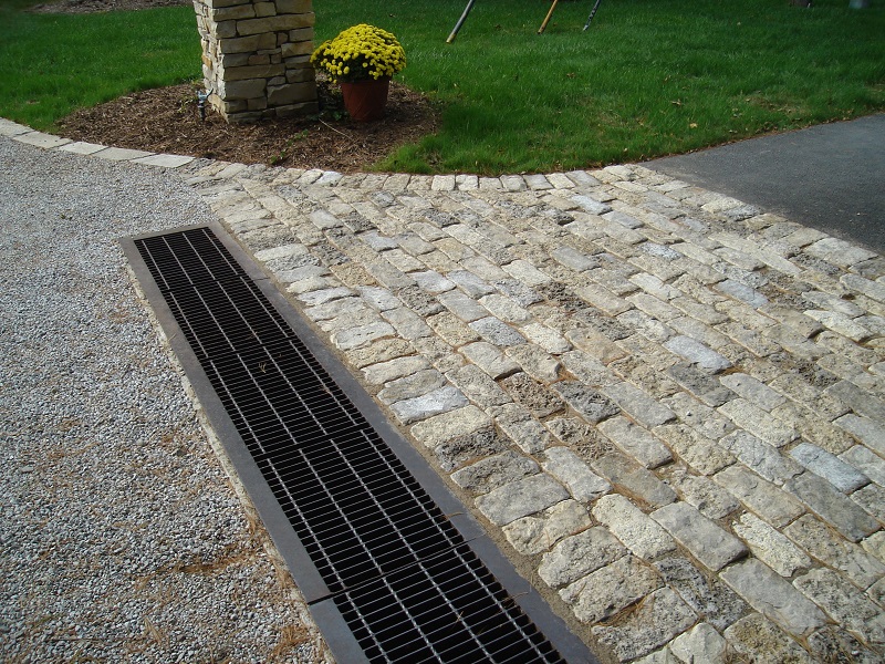 orlando florida clermont driveway drain company installing a driveway grate drain